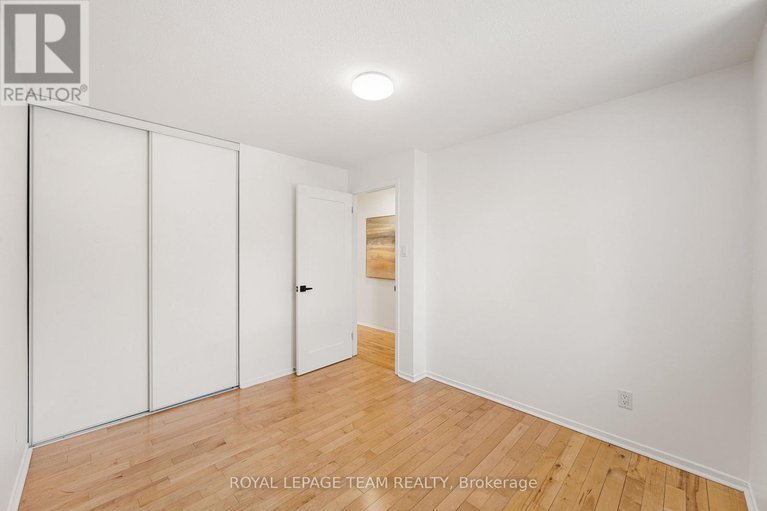 29367437/8-homestead-street/borden-farmstewart-farmcarleton-heightsparkwood-hills/ottawa/ontario/K2E7N8_27