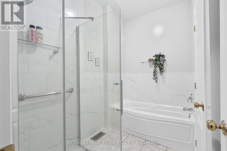 28339224/13-eileen-crescent/stittsville-central/ottawa/ontario/K2S1M3_18