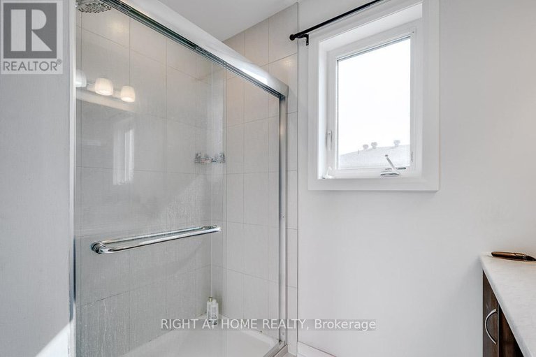 28660132/301-drumlish-lane/half-moon-bay/ottawa/ontario/K2J6Y1_20