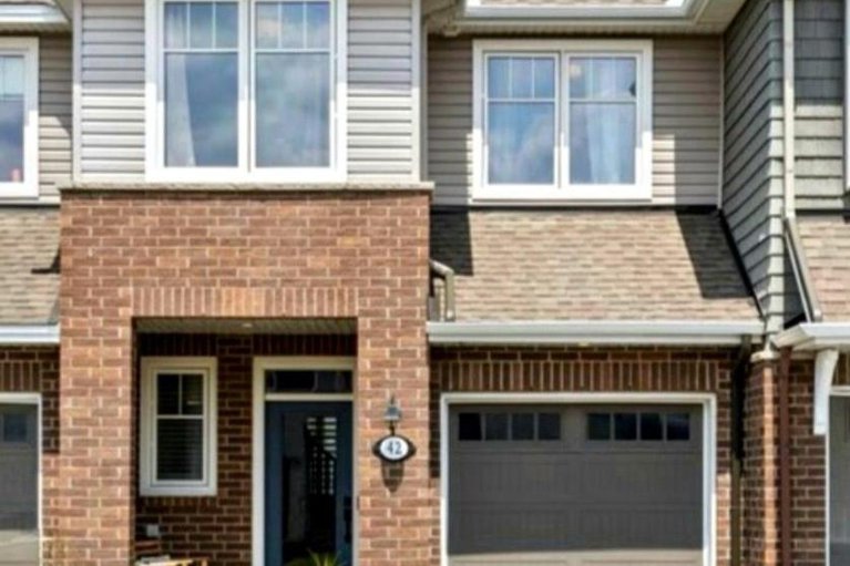 28639752/42-jardiniere-street/remainder-of-stittsville-area/ottawa/ontario/K2S2K3_1