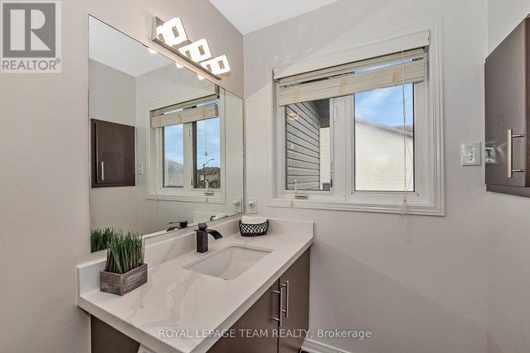 28967262/430-haresfield-court/riverside-southgloucester-glen/ottawa/ontario/K4M0B6_22