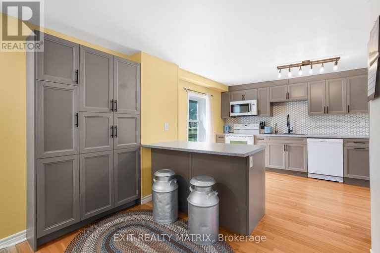 29071851/32-cockburn-street/north-stormont-finch-twp/north-stormont/ontario/K0C1G0_13