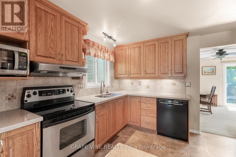 28662604/34-four-seasons-drive/borden-farmstewart-farmcarleton-heightsparkwood-hills/ottawa/ontario/K2E7P8_7