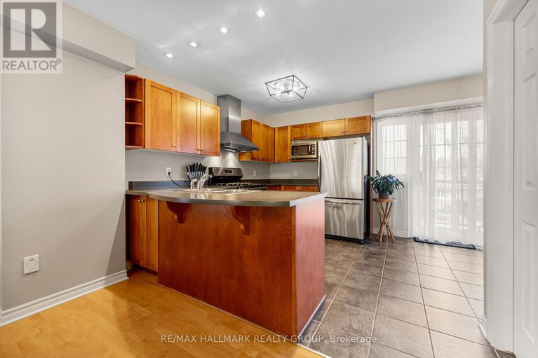 29051360/440-edgeworth-avenue/woodroffe/ottawa/ontario/K2B5L1_17