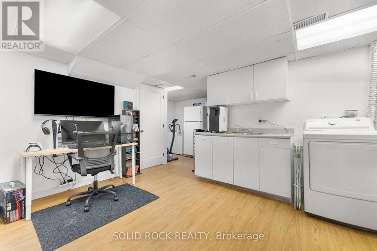 28313092/316-singleton-way/chatelaine-village/ottawa/ontario/K1E2B3_24