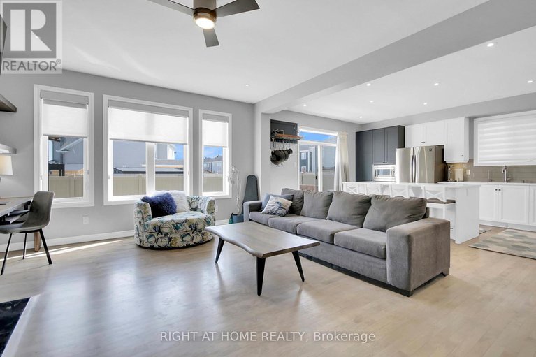28369701/68-pelham-crescent/goulbourn-twp-from-franktown-rdsouth-to-rideau/ottawa/ontario/K0A2Z0_4