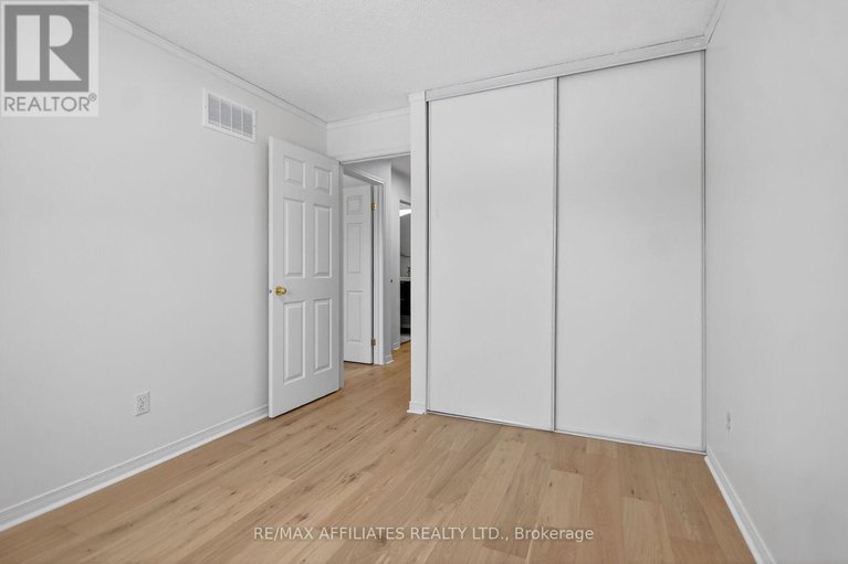 29163321/137-lilibet-crescent/ellwood/ottawa/ontario/K1V2A1_24