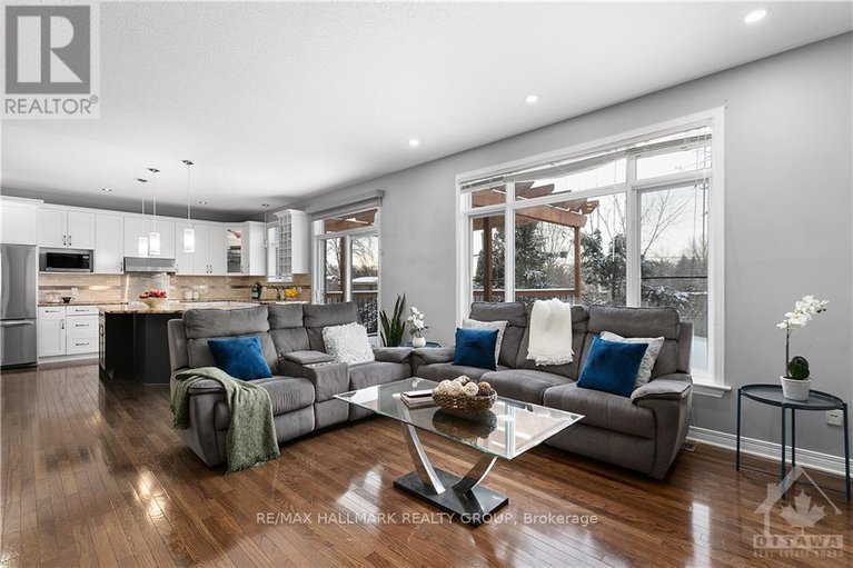 28301272/4464-shoreline-drive/riverside-southgloucester-glen/ottawa/ontario/K1V1R7_4