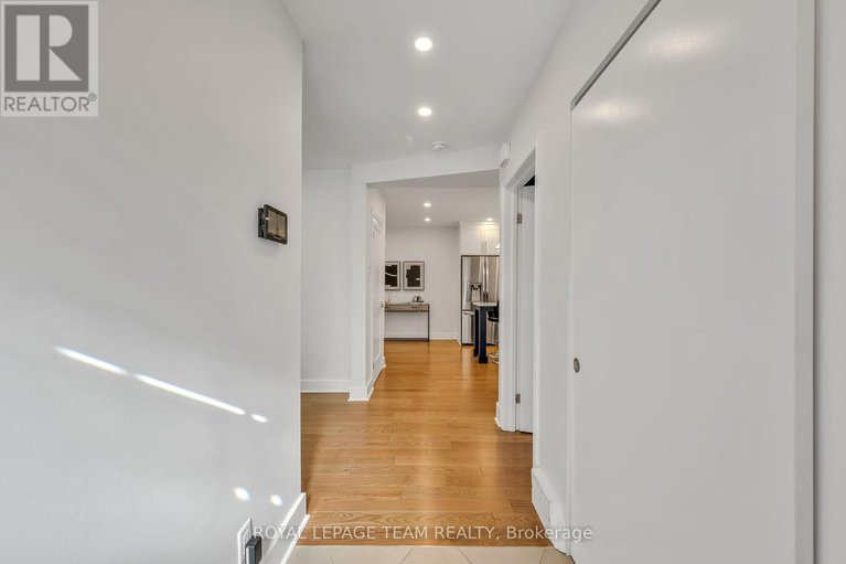 28806110/2233-beaver-avenue/alta-vista/ottawa/ontario/K1H7W3_4
