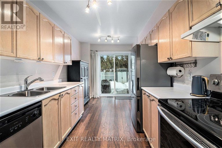 29247214/813-clearcrest-crescent/fallingbrookridgemount/ottawa/ontario/K4A3E8_12