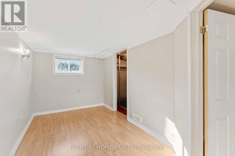 28502747/599-donald-street/overbrookcastle-heights/ottawa/ontario/K1K1L3_39