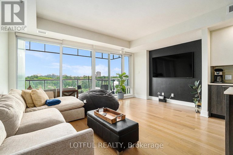 29219032/701-98-richmond-road/westborohampton-park/ottawa/ontario/K1Z0B2_14