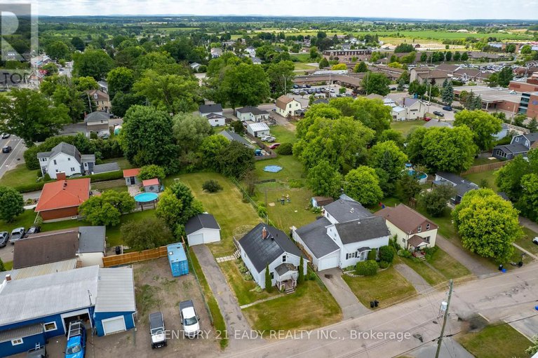 28505414/424-moore-street/renfrew/renfrew/ontario/K7V1L9_8