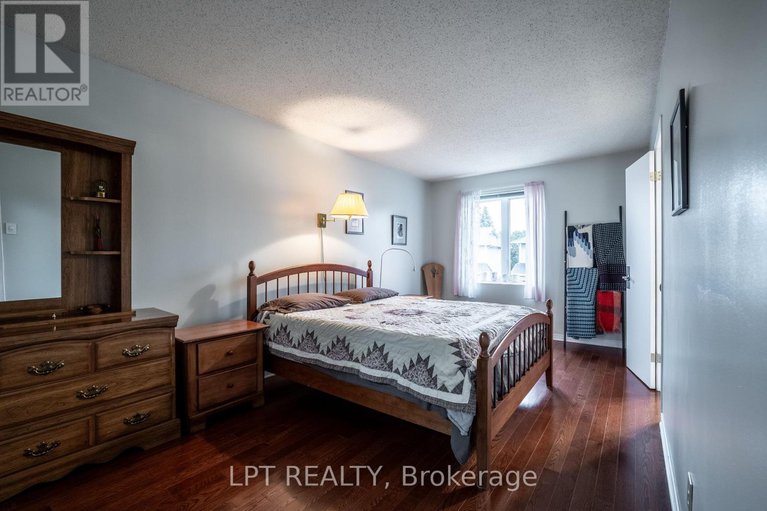 28831575/491-valade-crescent/fallingbrookpineridge/ottawa/ontario/K4A2W6_33