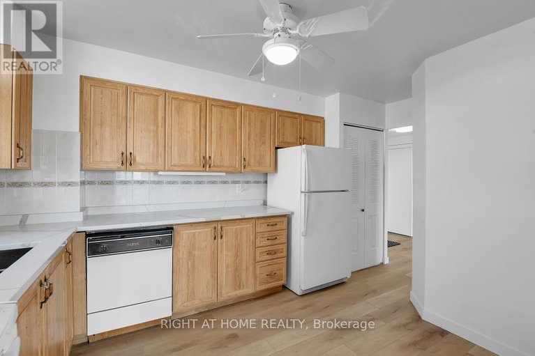 29628512/909-2759-carousel-crescent/emerald-woodssawmill-creek/ottawa/ontario/K1T2N5_20