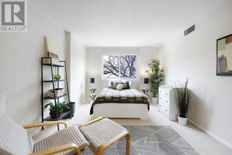 29280089/2d-142-waverley-street/ottawa-centregolden-triangle/ottawa/ontario/K2P0V4_17