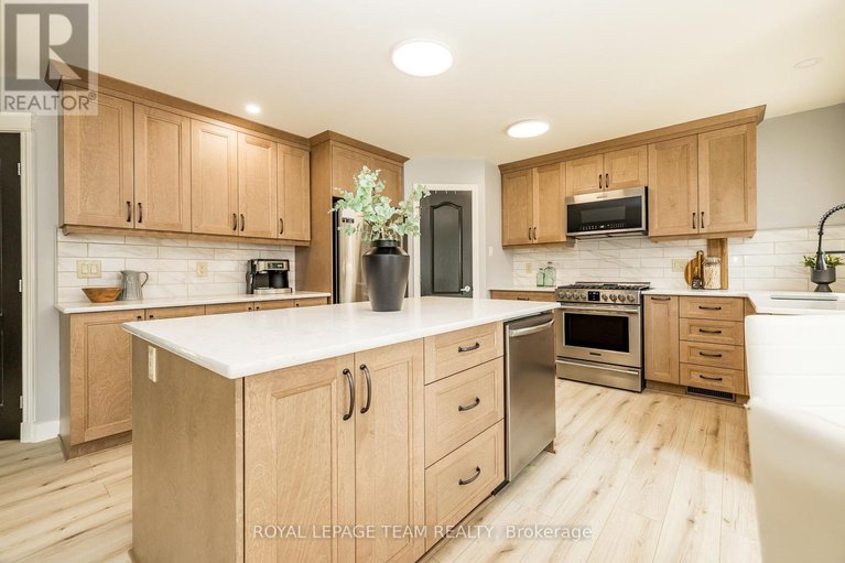 28449853/333-timbertrail-terrace/springridgeeast-village/ottawa/ontario/K4A5A6_14