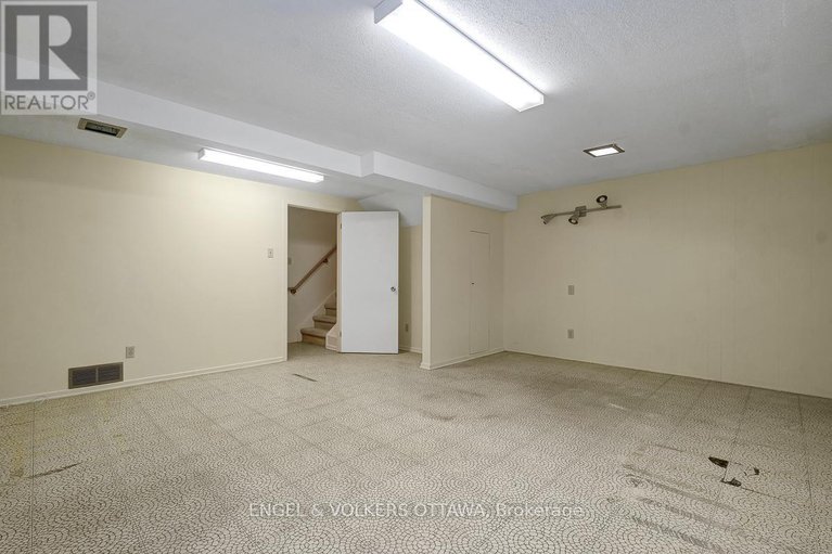 29078631/68-1947-stonehenge-crescent/pineview/ottawa/ontario/K1B4N7_25