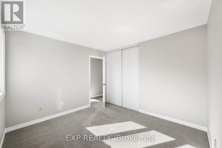 29243224/32-peacock-crescent/cedargrovefraserdale/ottawa/ontario/K2J3P6_20