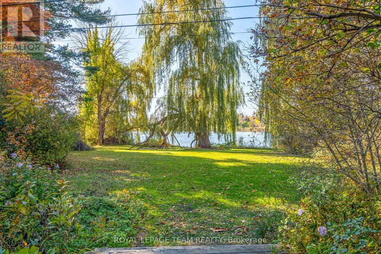28352509/2322-summerside-drive/manotick-east-to-manotick-station/ottawa/ontario/K4M1B4_37