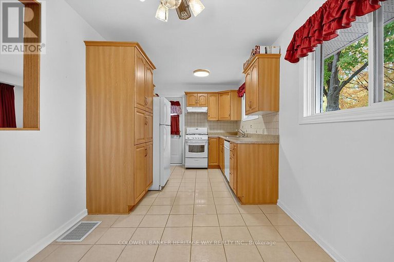 28913720/268-ottawa-street/almonte/mississippi-mills/ontario/K0A1A0_16