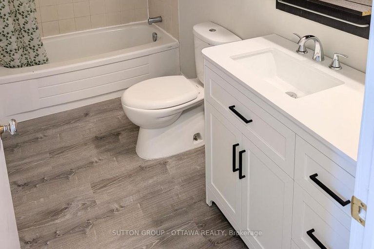 28488845/8-robinson-avenue/sandy-hill/ottawa/ontario/K1N8N9_9