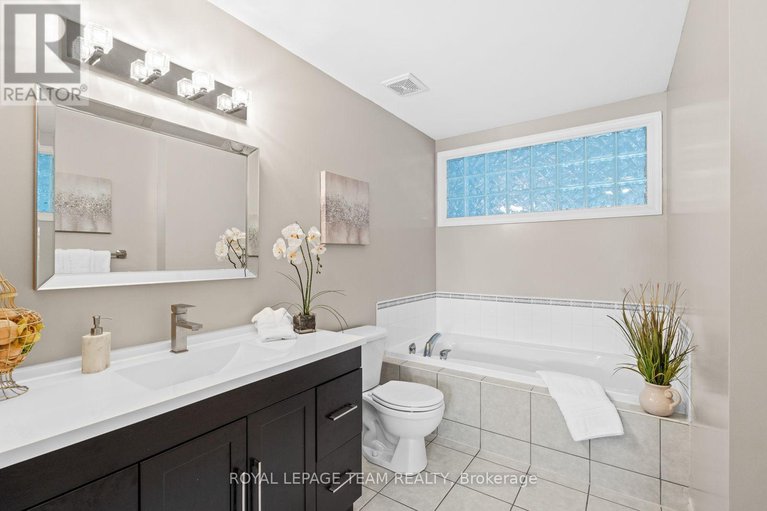 28429148/279-berrigan-drive/longfields/ottawa/ontario/K2J5C3_18