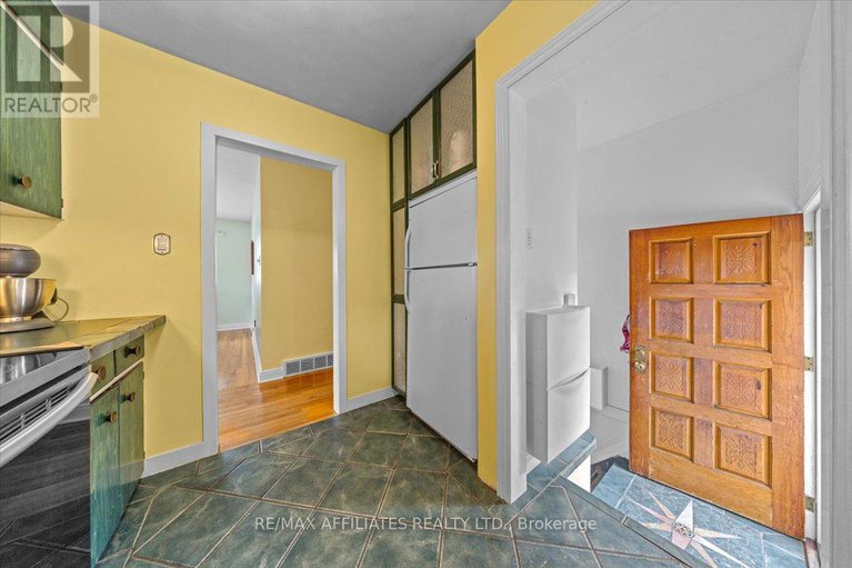 28777178/1490-laperriere-avenue/carlington/ottawa/ontario/K1Z7S9_15