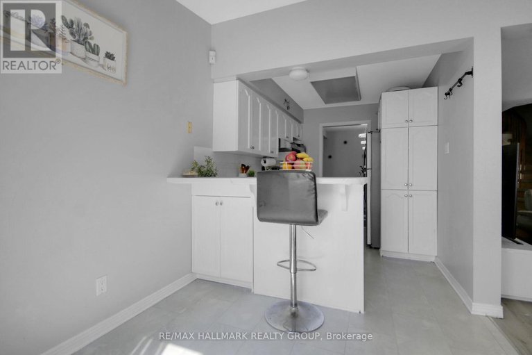 28570311/4320-owl-valley-drive/riverside-southgloucester-glen/ottawa/ontario/K1V1L8_17