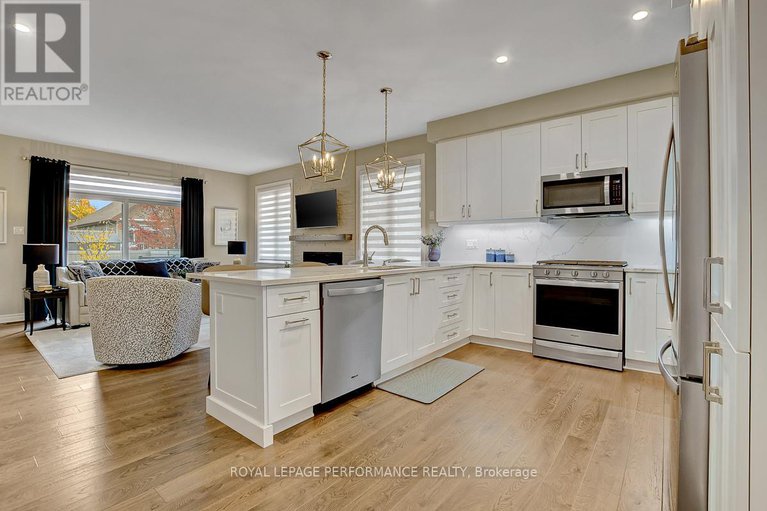 29026649/104-york-crossing/village-of-russell/russell/ontario/K4R1C5_11