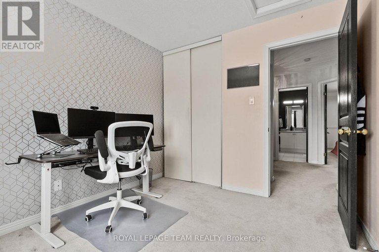 29637009/5-milner-downs-crescent/emerald-meadowstrailwest/ottawa/ontario/K2M2S6_31