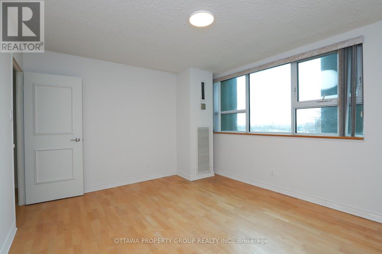 29126397/416-555-brittany-drive/viscount-alexander-park/ottawa/ontario/K1K4C5_15