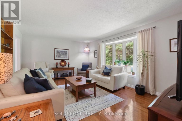 28631111/209-deerwood-drive/fitzroy-ward-south-west/ottawa/ontario/K0A2H0_9