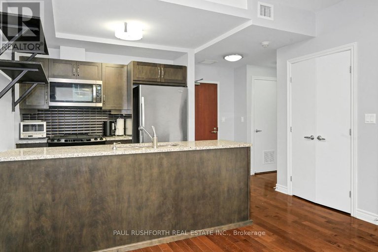 28926070/214-575-byron-avenue/mckellarhighland/ottawa/ontario/K2A1R7_8
