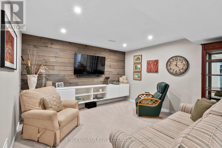 28806486/27-esquimault-avenue/bruce-farmgraham-parkqualicumbellands/ottawa/ontario/K2H6Z4_35