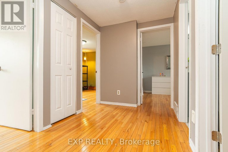 28989665/22-rickey-place/glencairnhazeldean/ottawa/ontario/K2L2E3_20