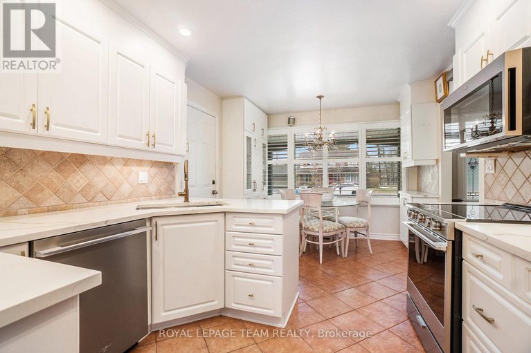 28127360/14-riverbrook-road/arlington-woods/ottawa/ontario/K2H7W6_16