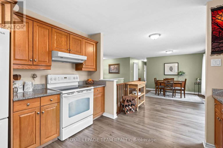 28656808/6481-rideau-valley-drive-n/manotick-south-to-roger-stevens/ottawa/ontario/K4M1B3_14