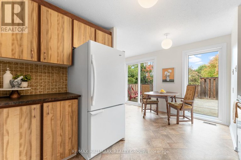 28978664/1075-avignon-court/orleans-wood/ottawa/ontario/K1C2N4_12