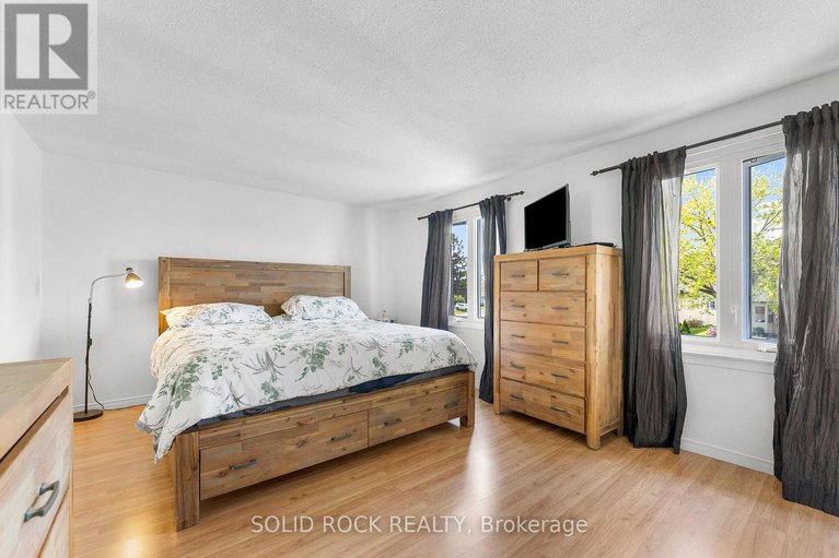 28313092/316-singleton-way/chatelaine-village/ottawa/ontario/K1E2B3_19