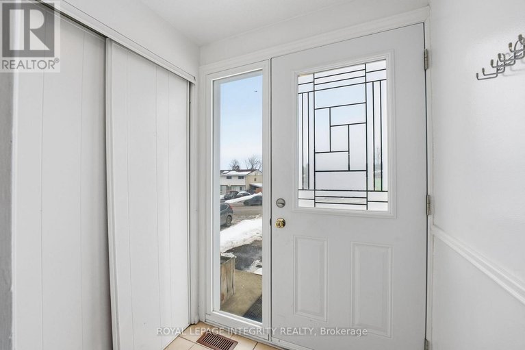 29384406/1281-meadowlands-drive-e/city-viewskylinefisher-heightsparkwood-hills/ottawa/ontario/K2E6K4_5