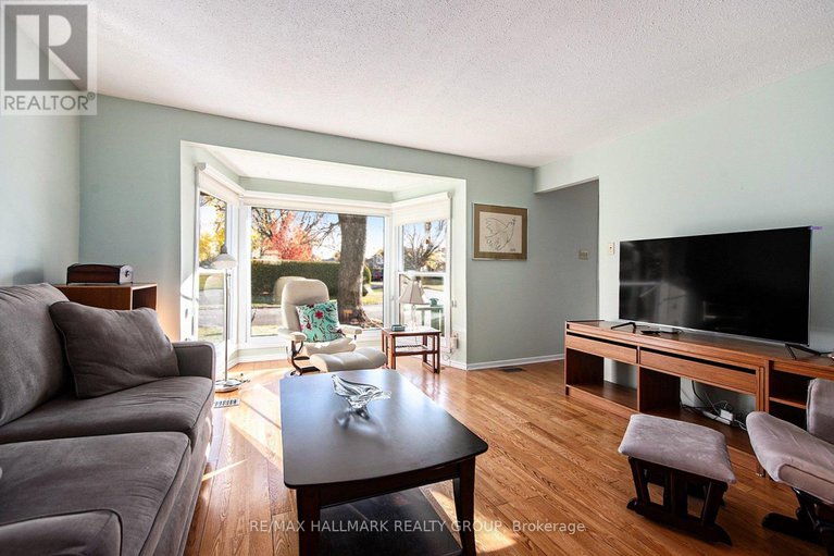 29079645/1570-payette-drive/bilberry-creekqueenswood-heights/ottawa/ontario/K1E1S9_8