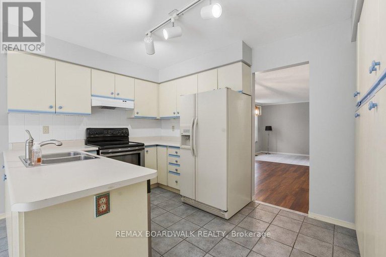 29379156/1707-des-perdrix-crescent/orleanssunridge/ottawa/ontario/K1C5E3_10