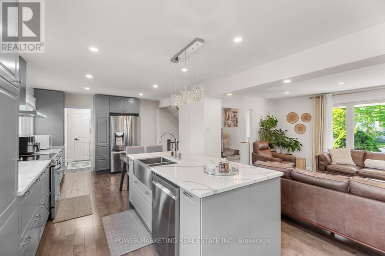 28389026/2714-hickson-crescent/redwood-park/ottawa/ontario/K2H6Y6_14