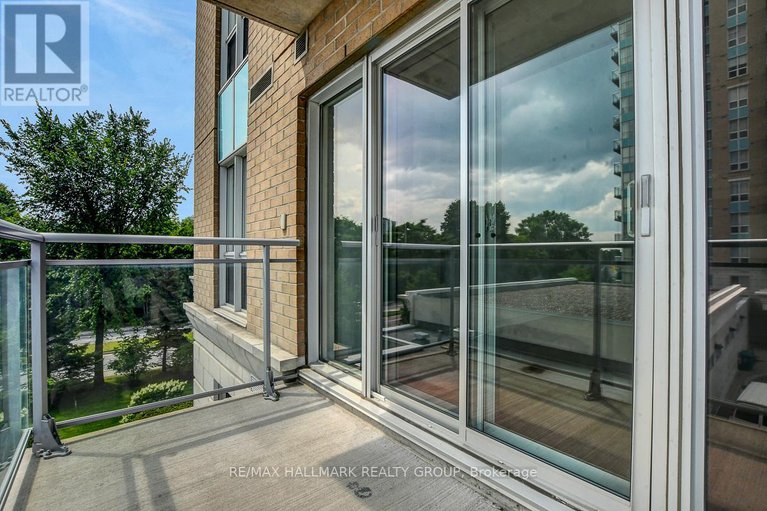 28694787/303-70-landry-street/vanier/ottawa/ontario/K1L0A8_28