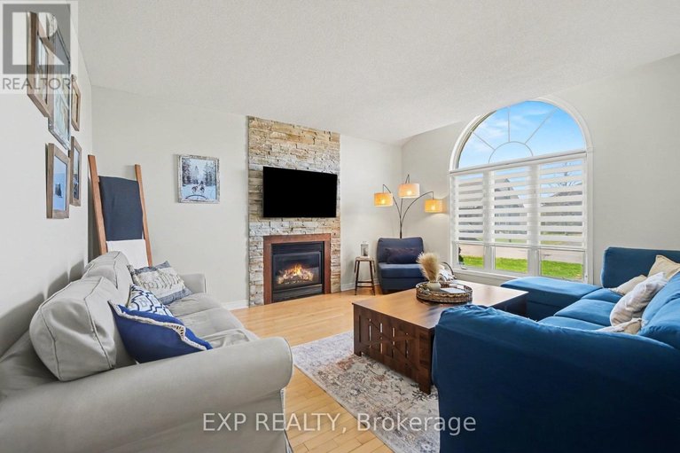 29645045/212-jasper-crescent/town-of-rockland/clarence-rockland/ontario/K4K0A3_7