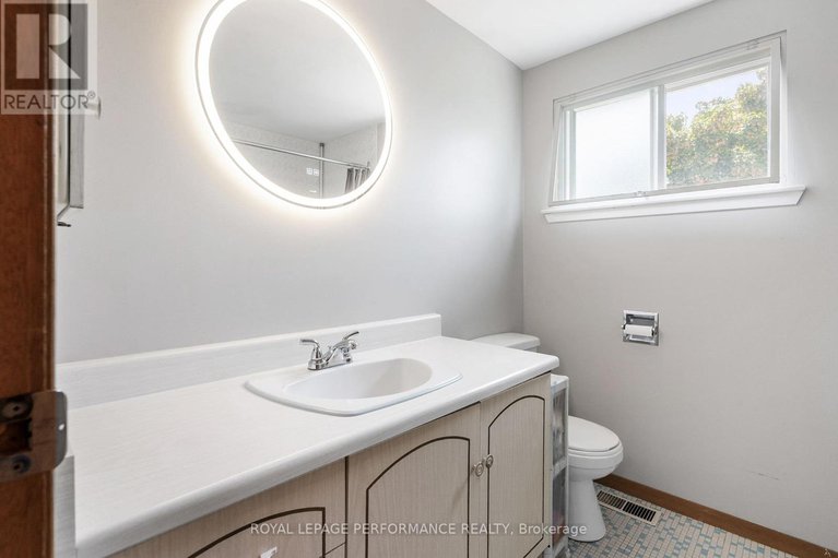 28731610/33-woodview-crescent/blackburn-hamlet/ottawa/ontario/K1B3B1_21