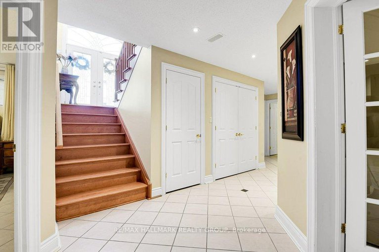 28498840/2680-pierrette-drive/cumberland-estates/ottawa/ontario/K4C1B6_30