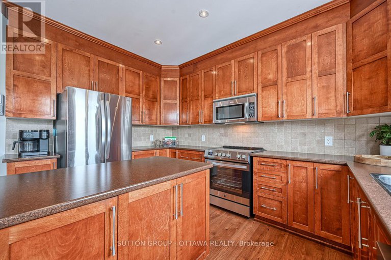 28889219/329-west-ridge-drive/stittsville-south/ottawa/ontario/K2S2G7_13