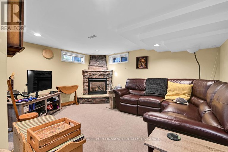 28997583/934-smyth-road/elmvale-acresurbandale/ottawa/ontario/K1G1P6_17